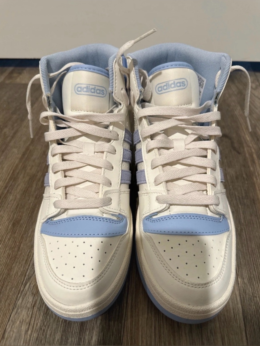 Adidas Women’s Size 8 High-Top Sneakers in White and Light Blue